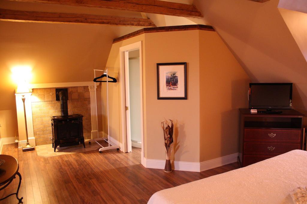 Auberge Chateau Lamontagne Sainte Anne des Monts Номер фото